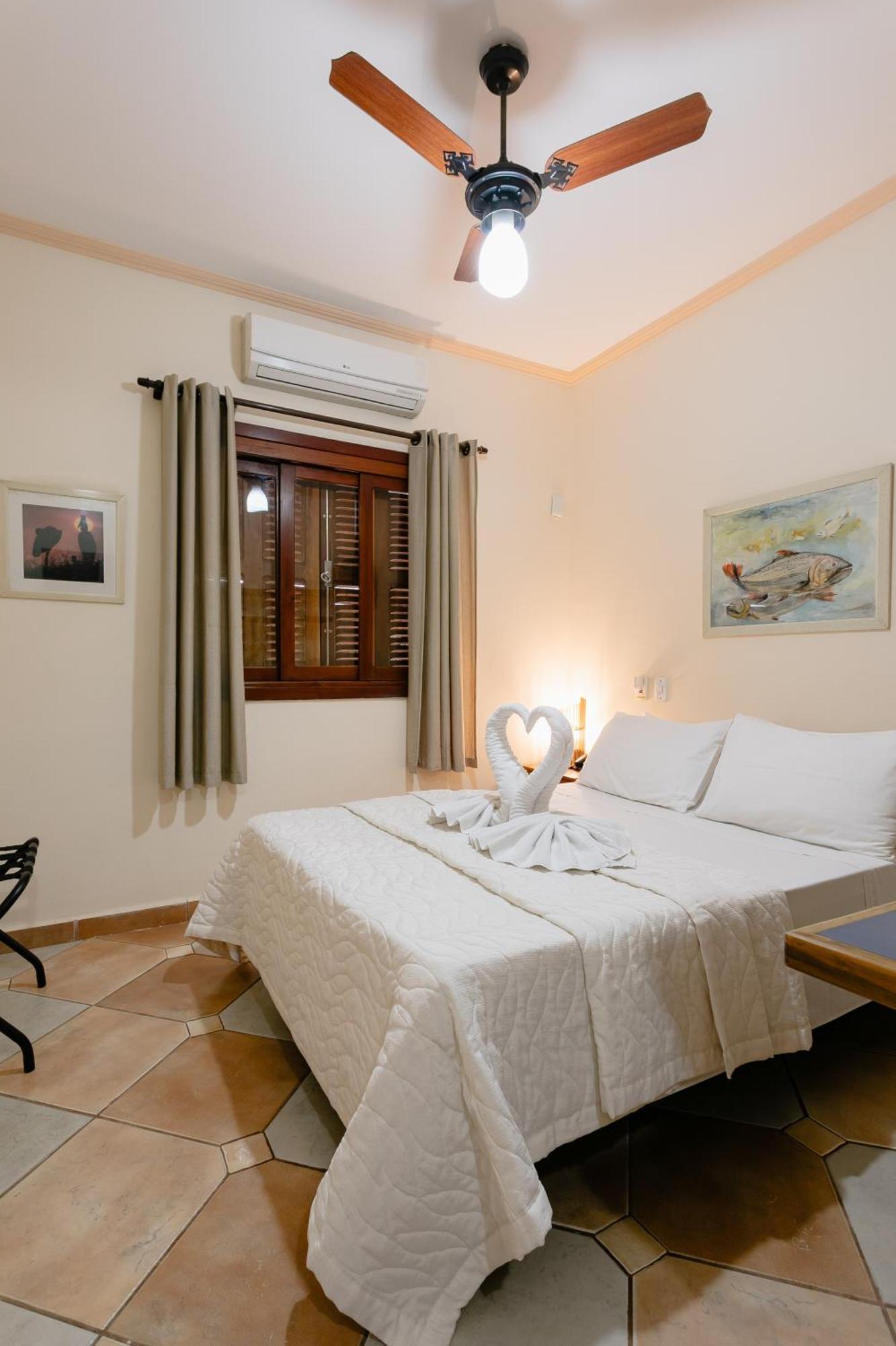 Quarto Standard com Cama de Casal ou 2 de Solteiro