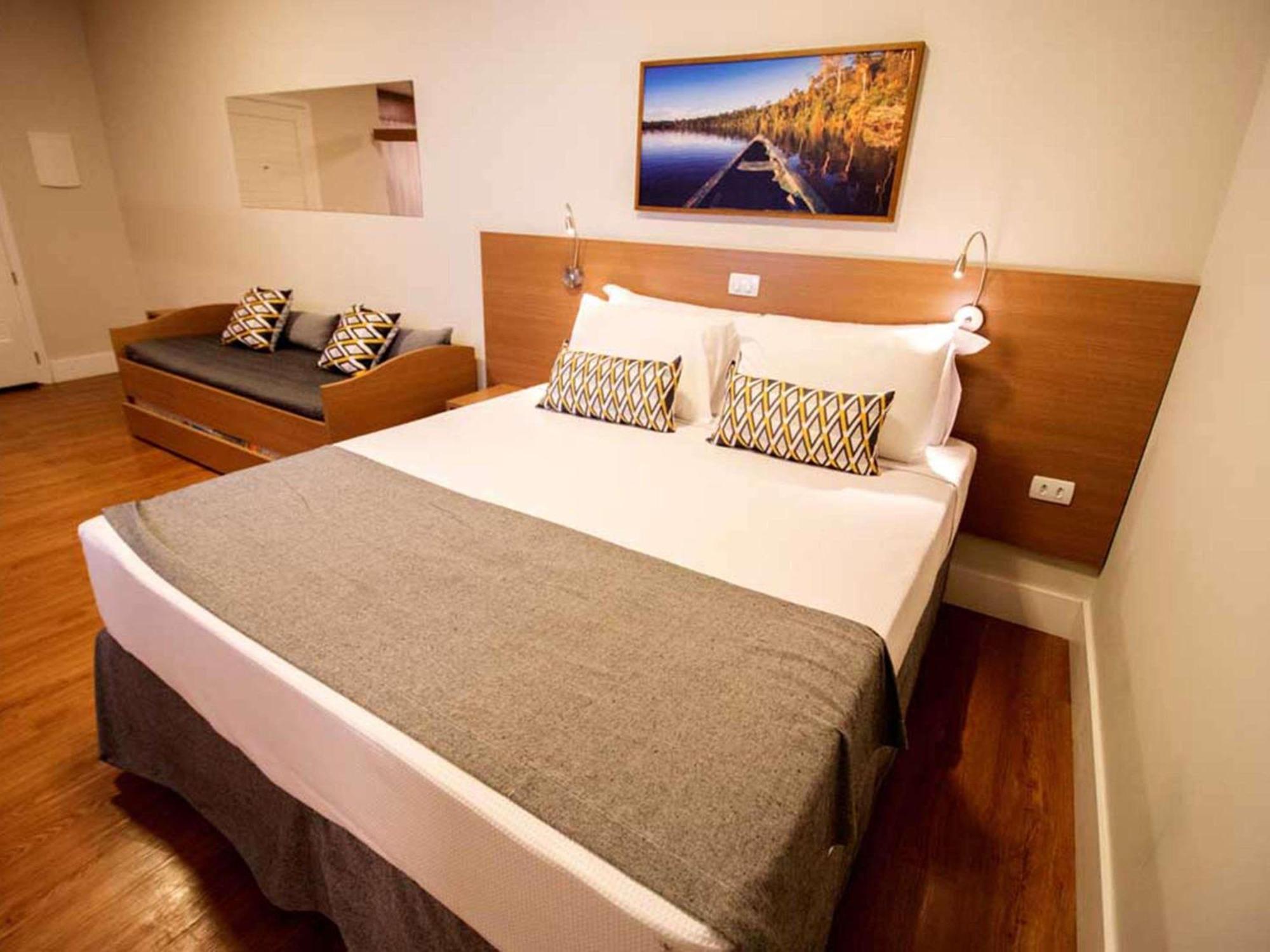 Apartment with One Queen Bed and One Single Be D